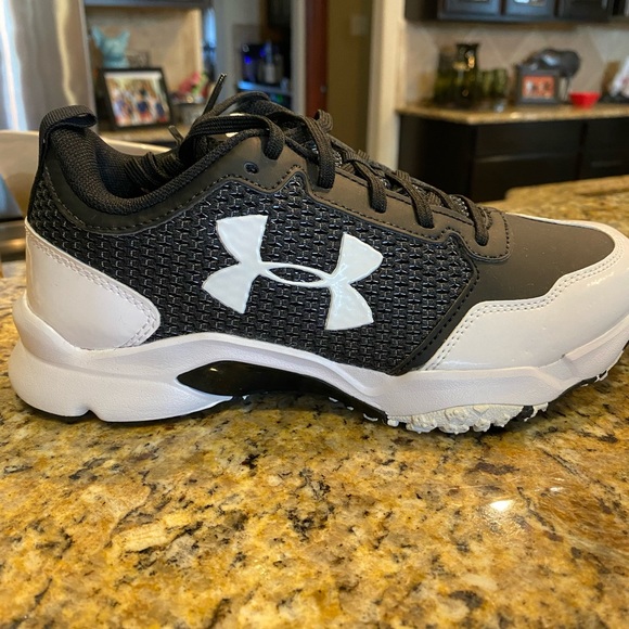 Under Armor Turf Shoes Youth. Baseball - Picture 1 of 6